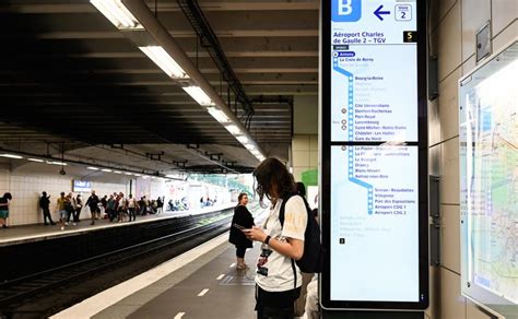 RER B : de nouveaux écrans pour mieux vous informer .